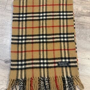 Burberrys vintage scarf 100% lambswool